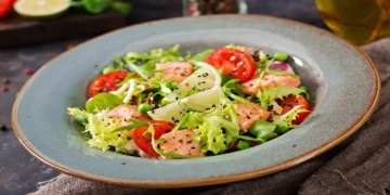 Kolajenli Somon Salatası